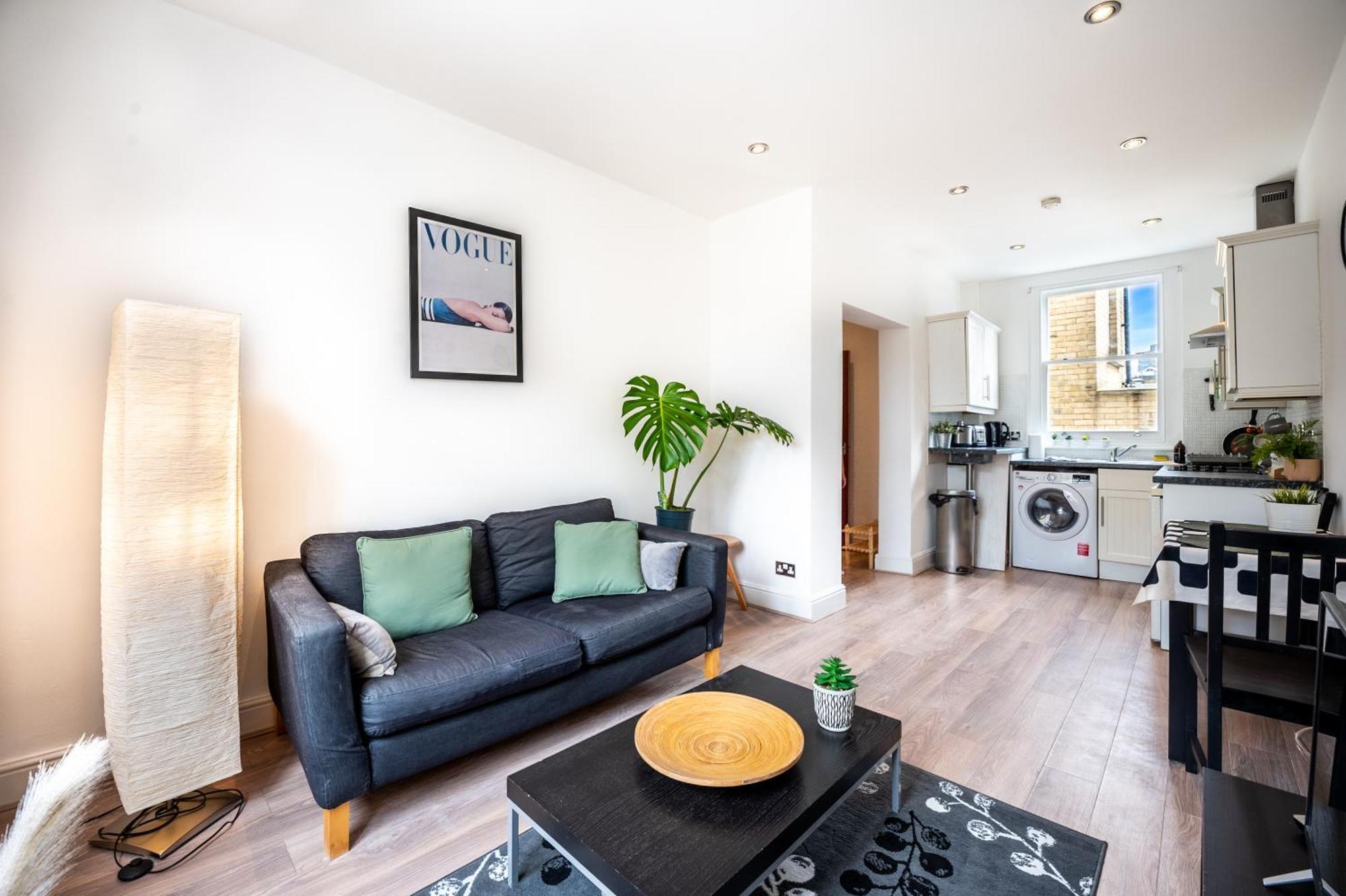 One-Bed Flat, Kensington, Bank Payment To The Host Within 24H From The Reservation Appartement Londen Buitenkant foto