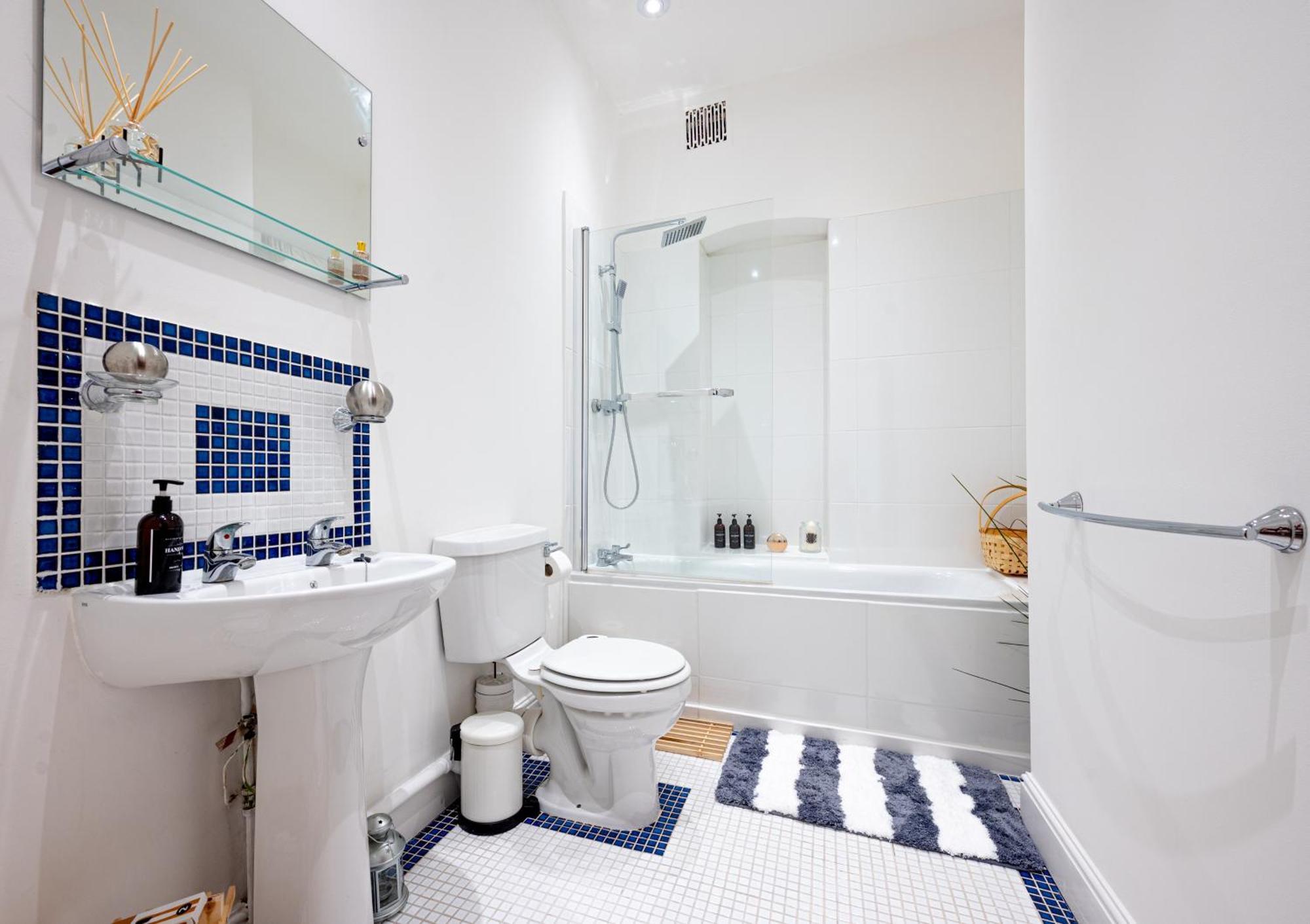 One-Bed Flat, Kensington, Bank Payment To The Host Within 24H From The Reservation Appartement Londen Buitenkant foto