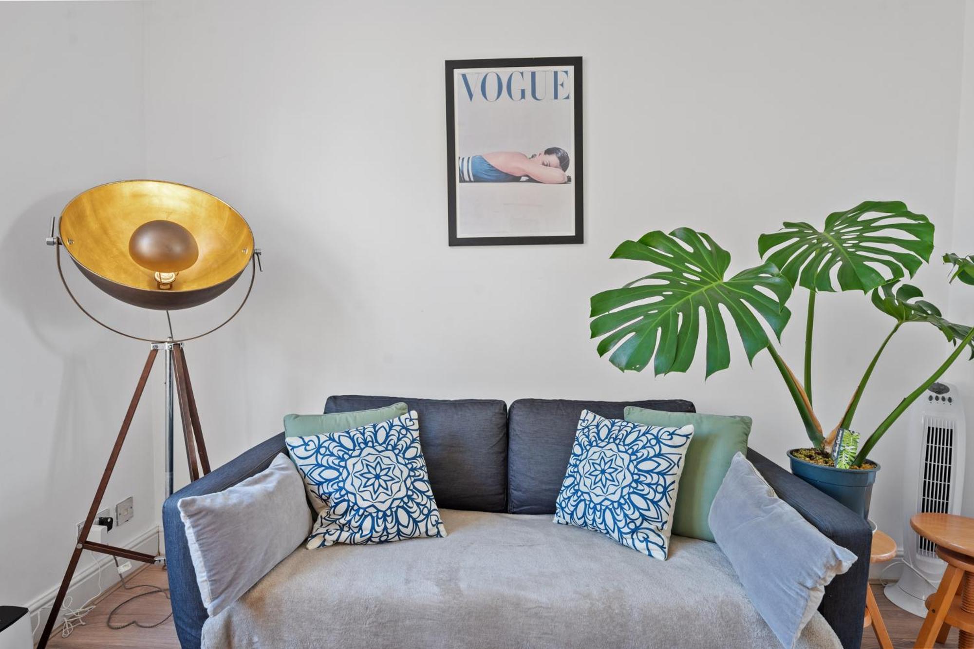 One-Bed Flat, Kensington, Bank Payment To The Host Within 24H From The Reservation Appartement Londen Buitenkant foto