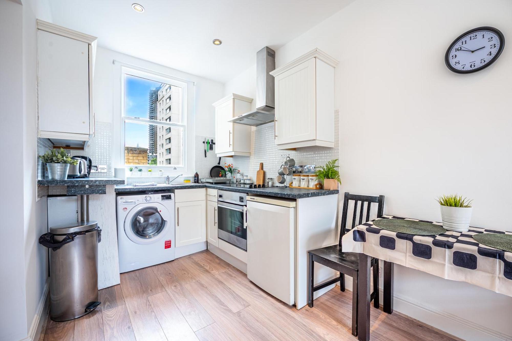 One-Bed Flat, Kensington, Bank Payment To The Host Within 24H From The Reservation Appartement Londen Buitenkant foto