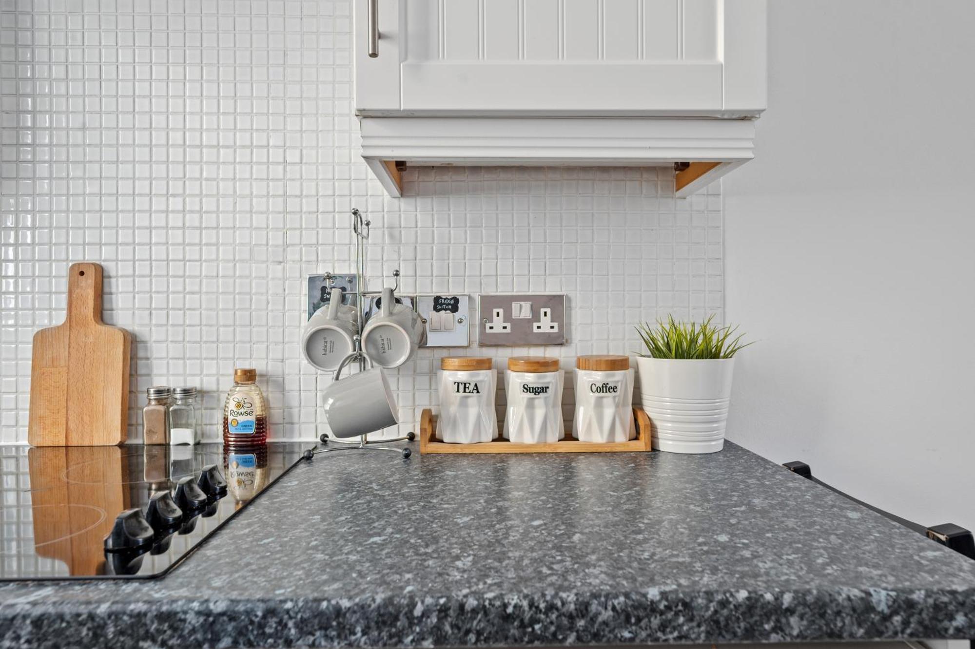One-Bed Flat, Kensington, Bank Payment To The Host Within 24H From The Reservation Appartement Londen Buitenkant foto